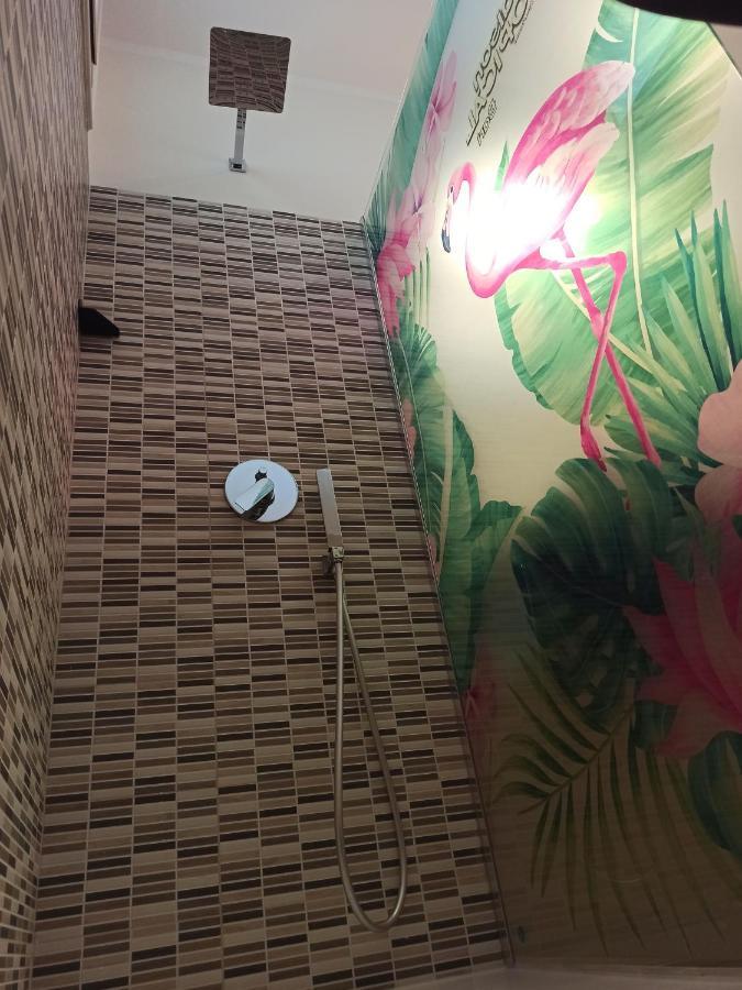 Suite Maison Tropical - Luxury Apartment In บารี ภายนอก รูปภาพ